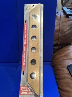 Bass Pro Shops CAÑA DE PESCAR PARED Estante Roble Acabado MADERA SOSTIENE 6 CAÑAS NUEVO Foto 1 de 3