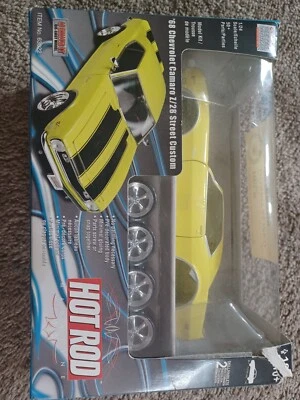 Classic Metal Hot Rod 1/24 Scale Die Cast Car Kit 68 Chevrolet Camaro Z/28 63022 - Image 1 of 4