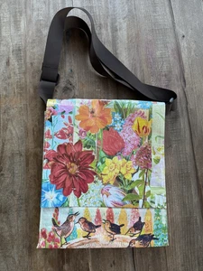 Bolso Mensajero Azul Q ArtBird Floral Baño para Pájaros 11 x 13 x 3 Magnético - Imagen 1 de 10