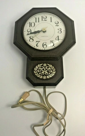 Vintage Mid Century WESCLOX Class Time Electric Wall Clock ~ #26261 ~ Plastic Cover