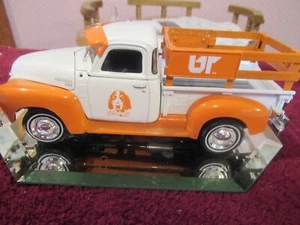 TENNESSEE FREIWILLIGE DRUCKGUSS 1950 CHEVY # 2 VON 3 IM PRESTIGE SET MASSSTAB 1:24 - Bild 1 von 14