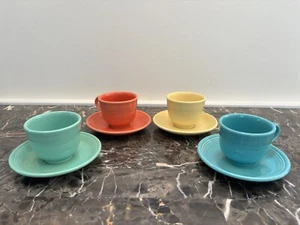 Fiesta ware Set di 4 tazze e piattini Homer Laughlin tazze da caffè/tè con piattino - Foto 1 di 9