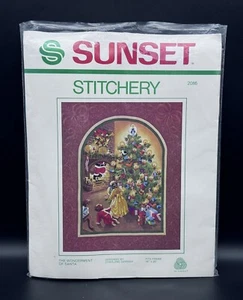 SUNSET STITCHERY KIT 1981 Christmas Wonderment of Santa #2086 Open Package - Bild 1 von 8