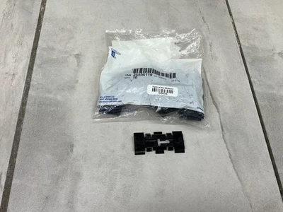 GENUINE GM OEM Molding Clip Pack of 10 #25556119 - Image 1 of 4