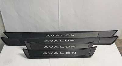 Оригинальные дверные пороги с подсветкой для Toyota Avalon 2019-2022 годов выпуска - Изображение 1 из 4