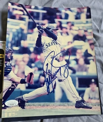 Ken Griffey Jr. Seattle Mariners  Signed 8x10 JSA CERT. Signed Full Signature. - Image 1 of 4