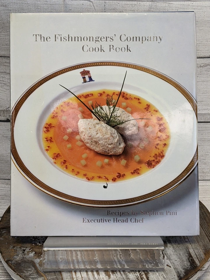 The Fishmonger's Company Cook Book Recipes SIGNED by Stephen Pini 2002 HCDJ Foto 1 de 4