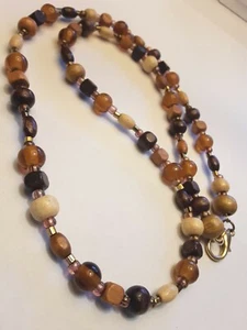 24 Zoll Perlen Holz und Messing akzentuiert Halskette  - Bild 1 von 6