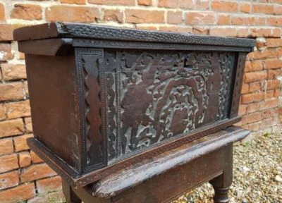 Antigua caja de trabajo de pluma de madera de ciprés italiana del siglo XVI, alrededor de 1580 Foto 1 de 4