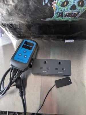 Inkbird IHC-200 Plug-n-Play Humidity Controller - Image 1 of 3