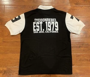 PRE-ORDEN Tycoonrebel San Jose 1979 XXL Blanco y Negro Personalizado Calce Ajustado Polo - Imagen 1 de 16