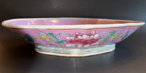 Vintage Nyonya Famille Rose Porzellan Schüssel Floral Emaille Jakobsmuschel Rand 10" (A) - Bild 1 von 4