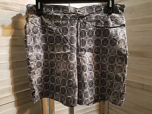 Courtenay Womens Shorts Size 18W Black White Designs Stretch Pull On Side Slits - Picture 1 of 12