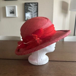 Cappello da sole vintage Liz Claiborne rosso paglia elegante cappello estivo orlo arrotolato maglia fiocco - Foto 1 di 5