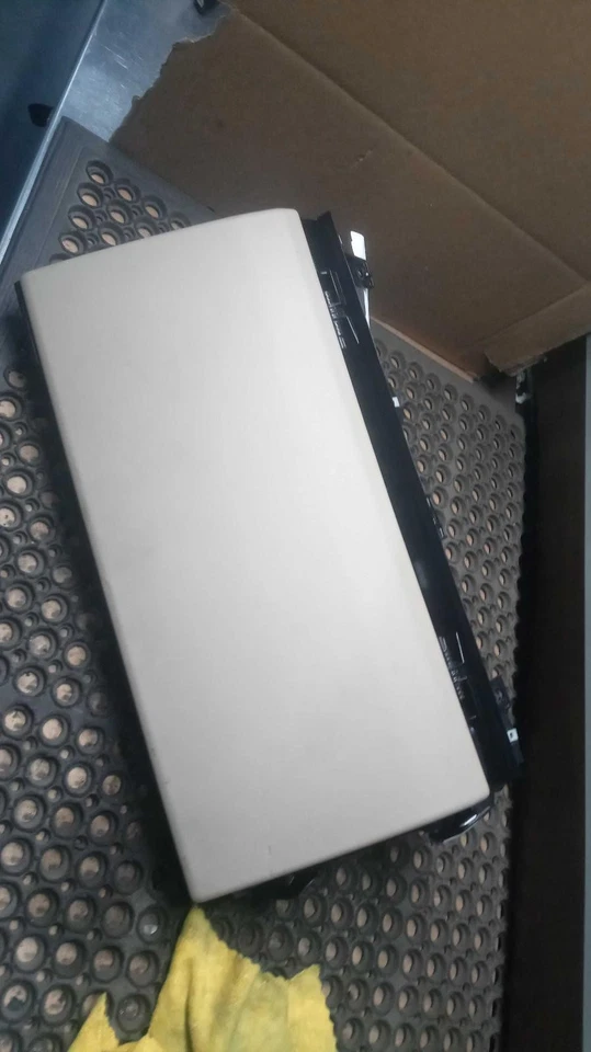 Guantera usada se adapta a: Land Rover Range Rover Sport 2015 grado B Foto 1 de 4