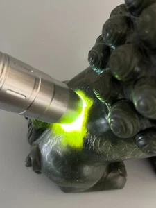 A green jade carved lion - Picture 1 of 7