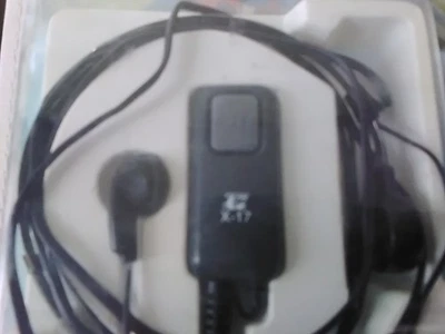  ICOM YAESUX07~ THROAT MICROPHONE PLEASE READ DESCRIPTION CAREFULLY  - Image 1 of 4