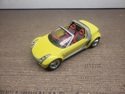 Burago Smart Roadster 2003 Yellow Metal Kit 1/18 Made In Italy  - Image 1 of 4