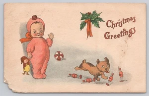 Postal de felicitación navideña vintage de 1915 bebé y perro con juguetes - Imagen 1 de 2