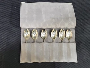Orfèvrerie Vuillermet Frankreich 6 Stück Demitasse Löffel Art Deco im Stoffhalter - Bild 1 von 9