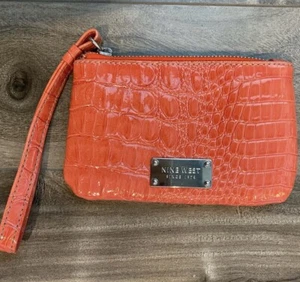 Nine West Handgelenktasche Kunstleder Kroko-Prägung Koralle - Bild 1 von 8