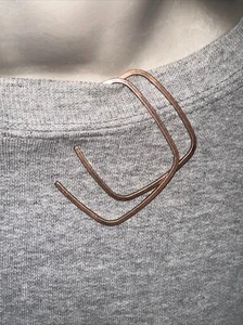 J CREW Square Box Boxy Gold Brass Hoop Earrings nwot NEW BID 4 CHARITY❤️252 - Picture 1 of 4