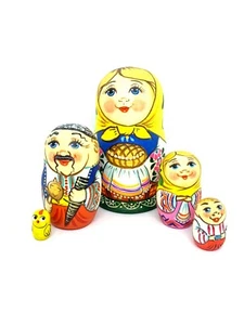 Muñeca familiar pueblo ucraniano anidador 5 piezas muñeca anidación pintada a mano - Imagen 1 de 5