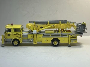 Corgi 1:50 Scale Heroes Under Fire 1974 Mack CF Tower Ladder Cherry Hill NJ - Picture 1 of 23