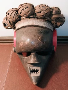 MASK Hand-carved Wooden Salampasu Ceremonial Congo - Picture 1 of 23