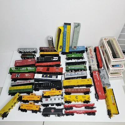 Gran Lote De Colección Mayormente Escala HO Modelo Tren Piezas Coches Locomotoras Tanques Planos Foto 1 de 4