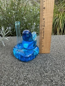 Blauer Glücksvogel Knospe Vase Herzfuß Kunstglas signiert Leo Ward 2000 Vintage - Bild 1 von 8