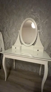 Ikea Schminktisch mit Spiegel und einer großen Schublade und zwei kleine - Bild 1 von 3