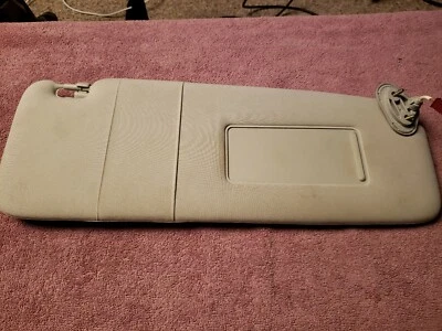 2006-2008 BMW 750li passenger side sun visor. Light smudges. Peeps 7 Series Used - Изображение 1 из 4