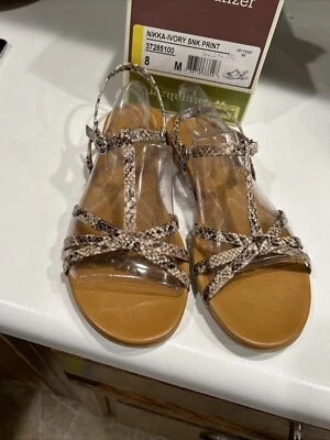 Sandalias Naturalizer Nikka-marfil estampado serpiente 8 plumín mediano Foto 1 de 4