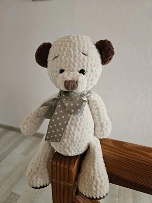 Deko Bär Teddybär Kuscheltier Plüschtier Handarbeit Gehäkelt Ein Geschenk  - Bild 1 von 4