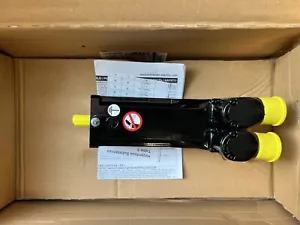 Schneider Electric Servomotor, SH055/80005/0/0/00/00/00/11/00, SH30551P02F2000. - Picture 1 of 1