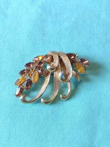 Broche prendedor vintage firmado BSK ámbar marrón vidrio estrás tono dorado color otoño - Imagen 1 de 6