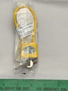 Mossberg Cable Gun Lock Pistol Rifle Shotgun Child Safety 2 Keys Yellow - Picture 1 of 1
