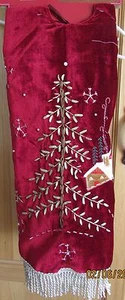 Trim A Home 48" Red Tree Skirt With A Lodge Nestled in Trees - NWT! - Picture 1 of 5