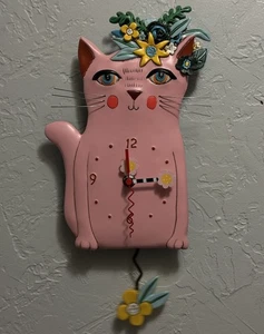 Enesco Allen Designs Uhr Katze rosa Blume Pendel Schwanz skurril Wandbild - Bild 1 von 18
