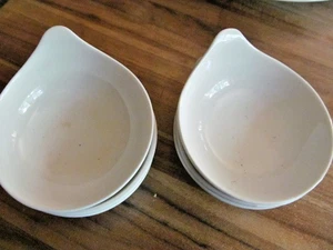 *6CRATE & BARREL BRIGHT WHITE SMALL TEARDROP SAUCE / DIP BOWLS WITH GRIPS - - Picture 1 of 3