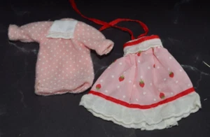 Pastel corto de fresa ~ Berry Wear ~ Trajes de ropa vintage - Imagen 1 de 1