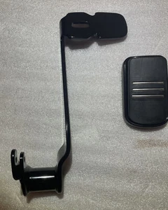 Pedal y brazo de freno trasero Harley-Davidson 42407-08 negro brillante - Imagen 1 de 4
