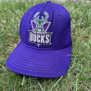 Cappello snapback vintage anni 90 Milwaukee Bucks AJD viola - Made in USA - Foto 1 di 5