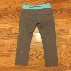 IVIVVA by Lululemon Girl's Gray Crops - Size 12 - Picture 1 of 7