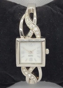 Belle montre analogique pour femme carrée ton argent pavé bracelet manchette articulé L5 - Photo 1/8