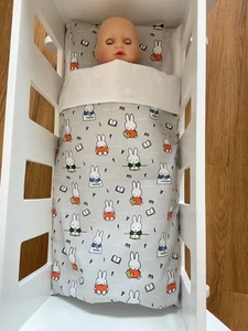 Handgefertigtes großes Puppen Quilt und Kissen Set in Miffy in der Schule Druck - Bild 1 von 3