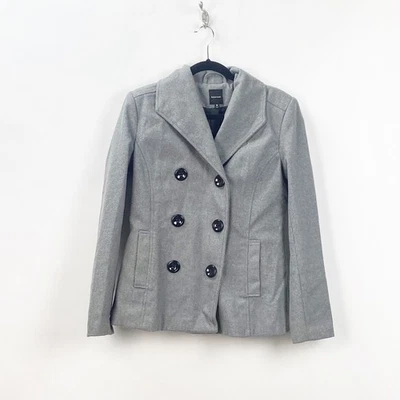 Abrigo Rampage mediano gris de doble botonadura para mujer Foto 1 de 4