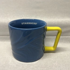 Tazza da caffè/tè Starbucks 2021 blu ceramica goffrata con manico giallo 12 oz! - Foto 1 di 6