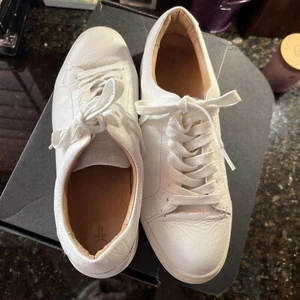 Damenschuhe Größe 9,5 FRYE Ivy niedrige Schnürschuhe Turnschuhe 71183 Farbe weiß mit Karton - Bild 1 von 15